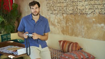 Whether for a day at the beach or exploring a city, the Desert Pucker shirt suits every situation.