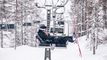 Birgit Ertl auf dem Weg zur nächsten Abfahrt mit den neuen Mindbender-Ski.