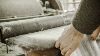 The wool is rolled.