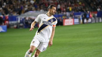 10. Zlatan Ibrahimovic: 36,25 Mio. Follower „König Zlatan“ konzentriert sich eher aufs Kicken als aufs Posten: Durchschnittlich nur alle zehn Tage bekommen seine Instagram-Follower einen neuen Post des Schweden zu sehen. Sein Verein L.A. Galaxy profitiert von den zahlreichen Mentions des Superstars, der aber auch seine eigene Parfum-Marke durch Posts promotet.