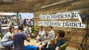 Sustainability pioneer Patagonia makes clear visual statements on the subject of sustainability at its stand.