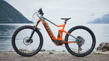 Das Genius eRIDE beim Promenadenposing in Torbole
