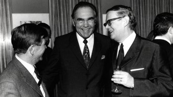 Max Schmeling (*1905 ; † 2 février 2005), qui est encore aujourd'hui considéré comme l'un des sportifs les plus populaires d'Allemagne, est devenu titulaire de la coupe ISPO en 1972. Le boxeur allemand poids lourd a détenu le titre de champion du monde de 1930 à 1932. Les statistiques de Schmeling en matière de boxe étaient de 56 victoires en 70 combats professionnels.