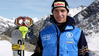 For his son Felix, too, it's early days on the slopes: he skis for the first time at the age of two and a half. He became German Youth Champion seven times before Neureuther celebrated his debut in the FIS World Cup in 2003.