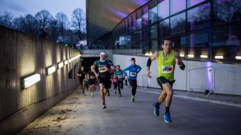 Start der Läufe war die Kleine Olympiahalle. Von dort aus ging es raus in den Olympiapark.