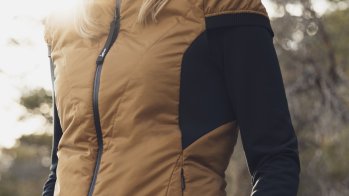 Ruth Oberrauch in der Antonia Cashmere Fill Vest von LaMunt