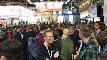 La première journée du salon s'est terminée par des fêtes. 