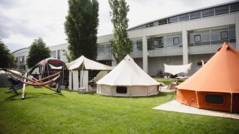 Tentes à l'extérieur de l'OutDoor by ISPO