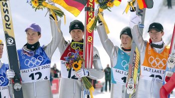Schmitt mit Teamkollegen nach Olympia-Gold