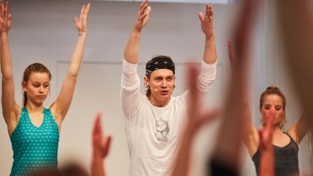 Ralf Bauer präsentiert Tibetisches Yoga 