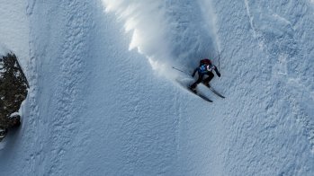 Ab nach unten: Bene Mayr bei der Freeride World Tour in Chamonix.