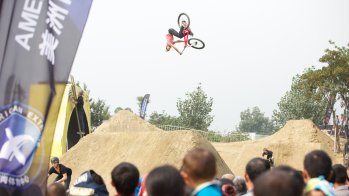 Saltos und Schrauben zeigten die Sportler auf der MTB FISE Series in Chengdu China. 