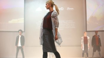 Topmodel Lena Gercke präsentiert den neuen Look: Die deutschen Damen werden bei Olympia 2016 in Rio so zu sehen sein.
