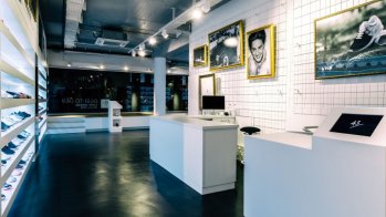 43einhalb: Eröffnung im August 2016 in Frankfurt Main, Deutschland. Von Fulda nach Frankfurt: Der Sneakerstore eröffnete in der mainmetropole seine zweite Dependance.