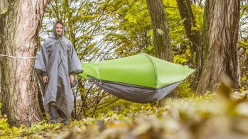 Hängematte und Wurfzelt in einem Konzept vereint: Das ist flying tent.