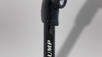 Jiao Hsiung delivers many pumps with a pressure gauge.