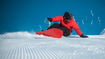Das Tugboat von Korua Shapes vereint das Beste aus Surfboard und Snowboard – und siegt beim ISPO AWARD 2017 im Segment Action.