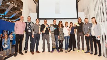 All GOLD WINNERs and the PRODUCT OF THE YEAR in the Performance segment please come to the stage!