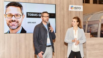 ISPO boss Tobias Gröber congratulates the prize winners at the ISPO AWARD 2017.