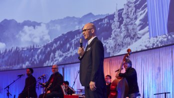 Klaus Dittrich welcomes the guests.