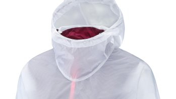 Die 3 IN 1 RAIN COMBI von SALOMON ist GOLD WINNER beim ISPO AWARD 2017. Dreifach-Schutz gegen Wind, leichten Regen und Wind + Regen.