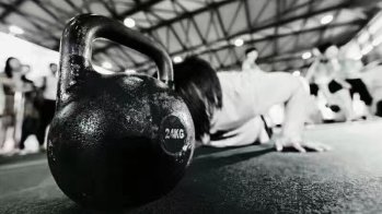 Auch auf dem Messegelände wurde noch einmal alles geben. Das Finale der CrossFit®-Competition verlangte den Teilnehmern alles ab 