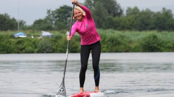 Women power can also attract sponsors - German stand up paddle boarder Sonni Hönscheid proofs that. Mercedes-Benz icons decorate her apparel and paddle. German lifestyle brand Chiemsee is on the paddle, too. On Sonni's portfolio as well: water wear brand Bluesmiths, Maui-Jim (sunglasses) und Northshore, her own surf design store.