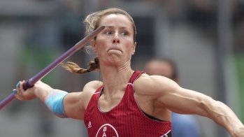 Katharina Molitor trainiert in bester Speerwurf-Tradition in Leverkusen und hat deshalb den Pharma- und Chemie-Riesen Bayer im Rücken. Ansonsten sind die NRW-Sportförderung und Adidas Partner der Weltmeisterin von 2015.