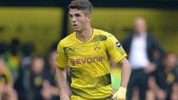 Stromriese Evonik bleibt Brustsponsor von Borussia Dortmund. Auf den Ärmeln wirbt bis 2022 Opel.