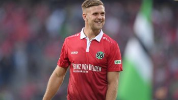 Aufsteiger Hannover 96 geht wie schon in den letzten Jahren mit Heinz von Heiden als Brustsponsor in die Saison und kassiert dafür bis zu 5 Millionen Euro jährlich. Versicherer HDI bringt auf dem linken Ärmel noch einmal 500.000 Euro.