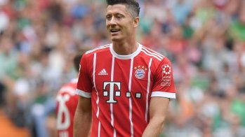 Die Telekom ist auch 2017/18 Trikotsponsor des FC Bayern München, der dafür 35 Millionen Euro jährlich kassiert. Bundesliga-Bestwert! Neuer Ärmelsponsor ist der Hamad International Airport der katarischen Hauptstadt Doha, der sich das satte 10 Millionen Euro kosten lässt.