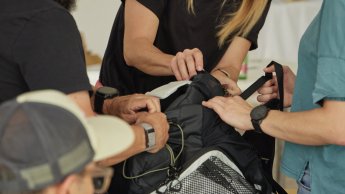 Mitglieder des Collaborator Clubs testen ein Produkt
