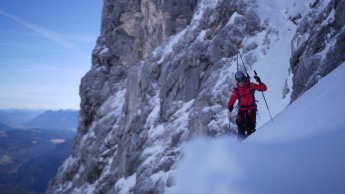 Person beim Wandern auf der Alpspitze