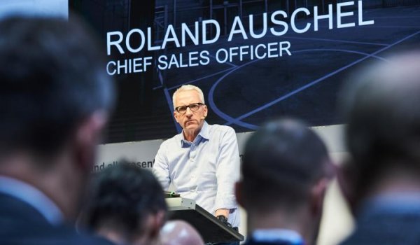Roland Auschel, Chief Sales Officer bei adidas, auf der ISPO Digitize Bühne: „Wir sind zurück auf der ISPO Munich, um unsere Verbundenheit mit dem Fachhandel zu zeigen.“