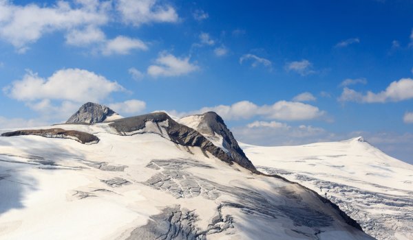 Als Traum-Skiberg unzähliger Wintersportler begeistert der Großvenediger auch Tourengeher mit einer landschaftlich eindrucksvollen Gletscherskitour auf einem der markantesten Berge der Hohen Tauern.