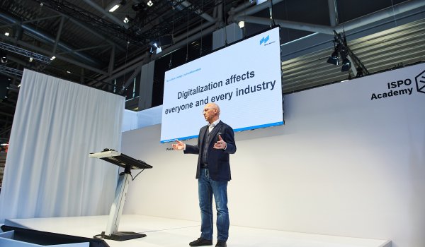 Adidas Greift Nike Mit Digitaler Strategie An
