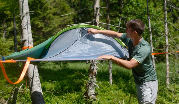 Floating above the ground and enjoying a feeling of weightlessness is now no longer a problem, with the tree tent from Tentsile. 