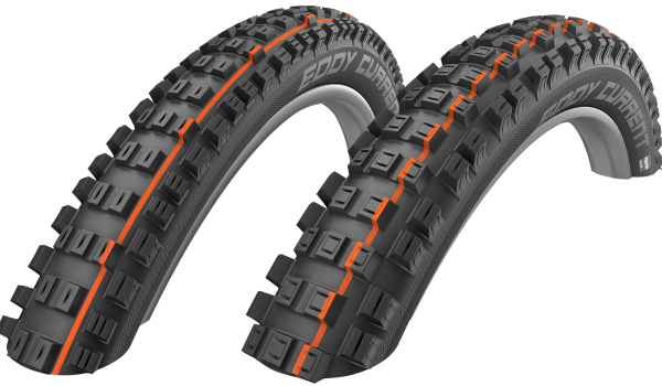 Credit: Schwalbe Ganz ohne Schlauch kommen die Eddy Current („Wirbelstrom“) von Schwalbe aus. Deren Ziel: Maximale Performance unter schwierigsten Bedingungen. „22 bis 25 Kilogramm wiegt so ein Bike, mit bis zu 75 Newtonmeter wirken hier fast so hohe Drehmomente wie am Motocross-Bike. Aufgrund der stärkeren Kräfte haben wir Anleihen von Trial- und Motocross-Reifen übernommen, etwa die stabilen Stollen, mehr Gummi und größere Breiten“, sagt Carl Kämper, Product Manager MTB-Reifen.