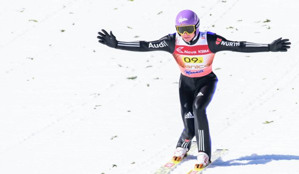 7) Andreas Wellinger, 145,500 Instagram followers: In February 2018 he achieved his greatest success. Andreas Wellinger jumped to gold at the Olympic Winter Games from the normal hill, followed by silver on the large hill - in the singles and in the team. Wellinger starts for the SC Ruhpolding and strives again for a strong season, so that he can keep the number of followers as the strongest German athlete in the Nordic area.