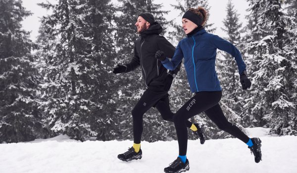 Perfekter Begleiter fürs Wintertraining: CEP Running Socks mit Merino-Wolle.
