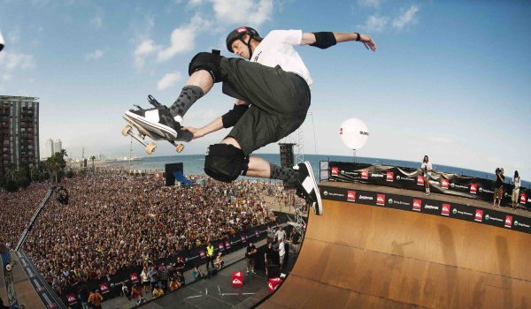 Shortly after the X-Games 1999 Tony Hawk retired from competitive sports and only skated at shows and demo events.