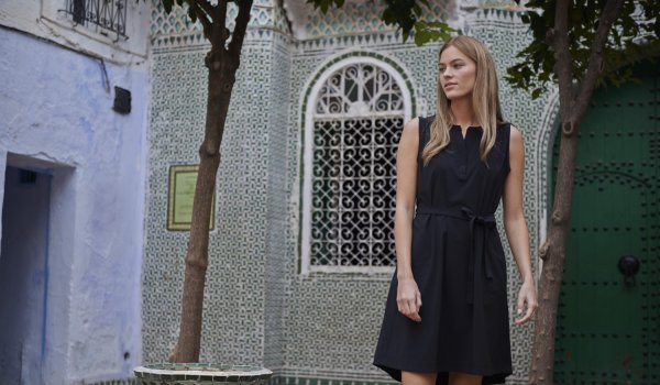 With the Spotless Traveller Dress in black, you can spend your day in style. 