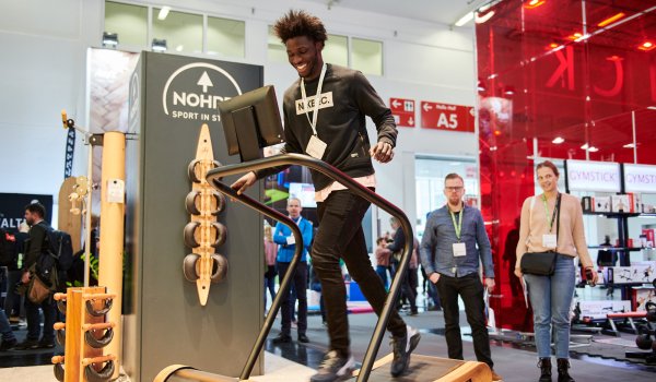 ISPO Munich 2020 - Laufband testen am Nohrd Stand in Halle A6 ISPO Munich 2020 - Laufband testen am Nohrd Stand in Halle A6