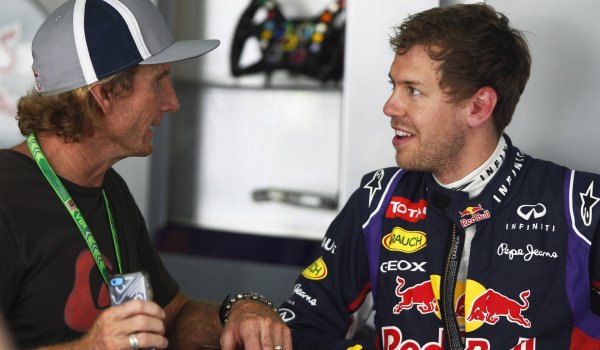 Als Autonarr ist Robby Naish ein Fan der Formel 1 und von Sebastian Vettel.