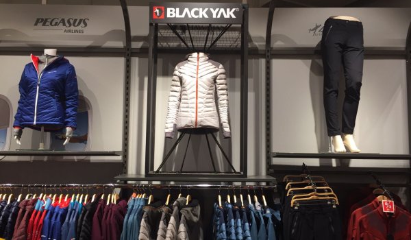 Nine Globetrotter stores in Germany are selling BLACKYAKs new collection.
