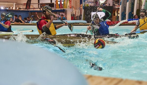 You're a fan of canoe polo? Then stop by at ISPO Water Sports Pool.