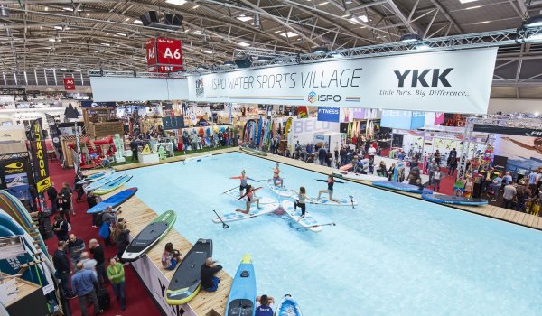 SUP is not only about racing and long-distance touring. Artistic paddling also took place at the ISPO Water Sports Village.
