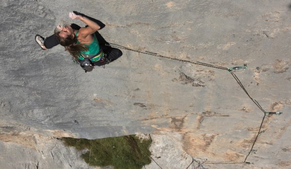 mb-170921-BarbaraZangerl2 Whether climbing or bouldering: Barbara Zangerl convinces at the rock.