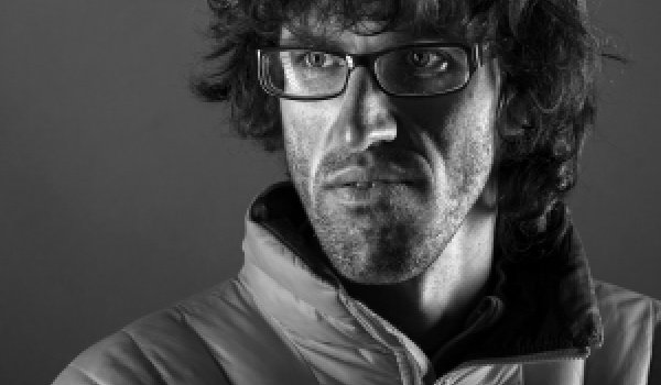 mb-170921-HW-130330-portrait-hansjoerg-auer-studio-9267-1-1-300x300 Hansjörg Auer changed from his teaching job in 2009 to professional climbing.