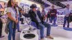 Mit VR-Technologie tauchen Kunden im neuen Intersport Future Store in Berlin in verschiedenste Sportwelten ein.
